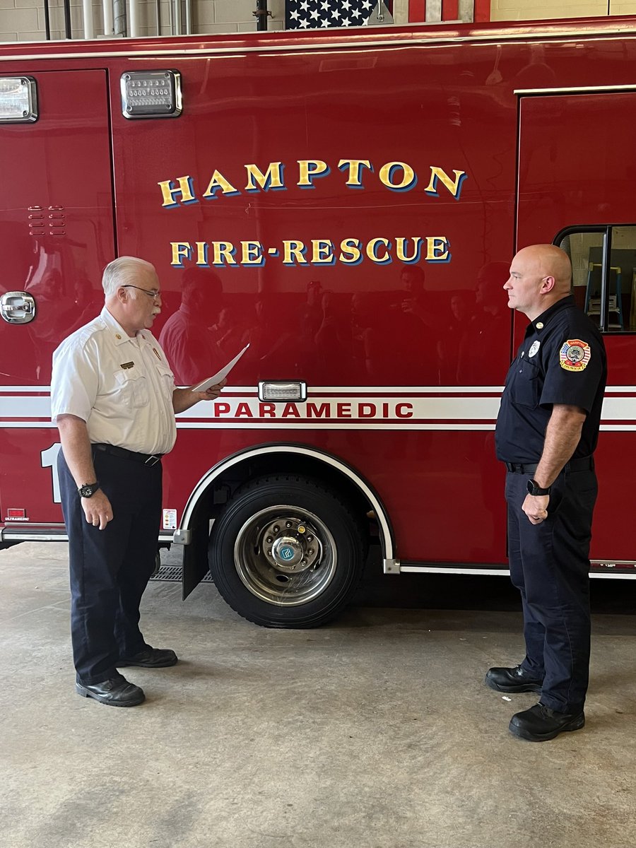 HamptonNHFD's tweet photo. We are pleased to welcome our new probationary firefighter Dan Chapman, who joins us from York, Maine Fire. He will be assigned to Group 3, where he will undergo extensive training and learning throughout his 1st year. 

#hamptonfire #hamptonnh #firefighter https://t.co/tmQ9Am6OtO
