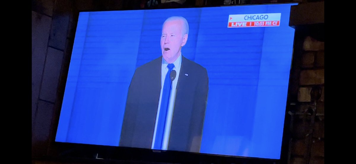 Matt15377276's tweet photo. Can someone please explain what just happened?! #AI #JoeBiden #DNC2024 #bluebeam #speach #fake #AlexJones #jeffRense 

Joe Biden’s DNC speech. Look at his cloths and tie change. Glitch shows scary face and elongated body his suit is not buttoned fake podium. https://t.co/oOplwPKwRI