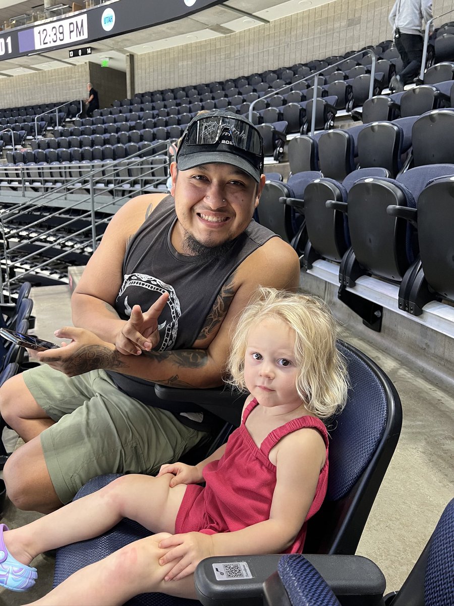 SBG_Aviation's tweet photo. @utahhockeyclub Were your biggest fans 😉 https://t.co/WWBnijFSjV