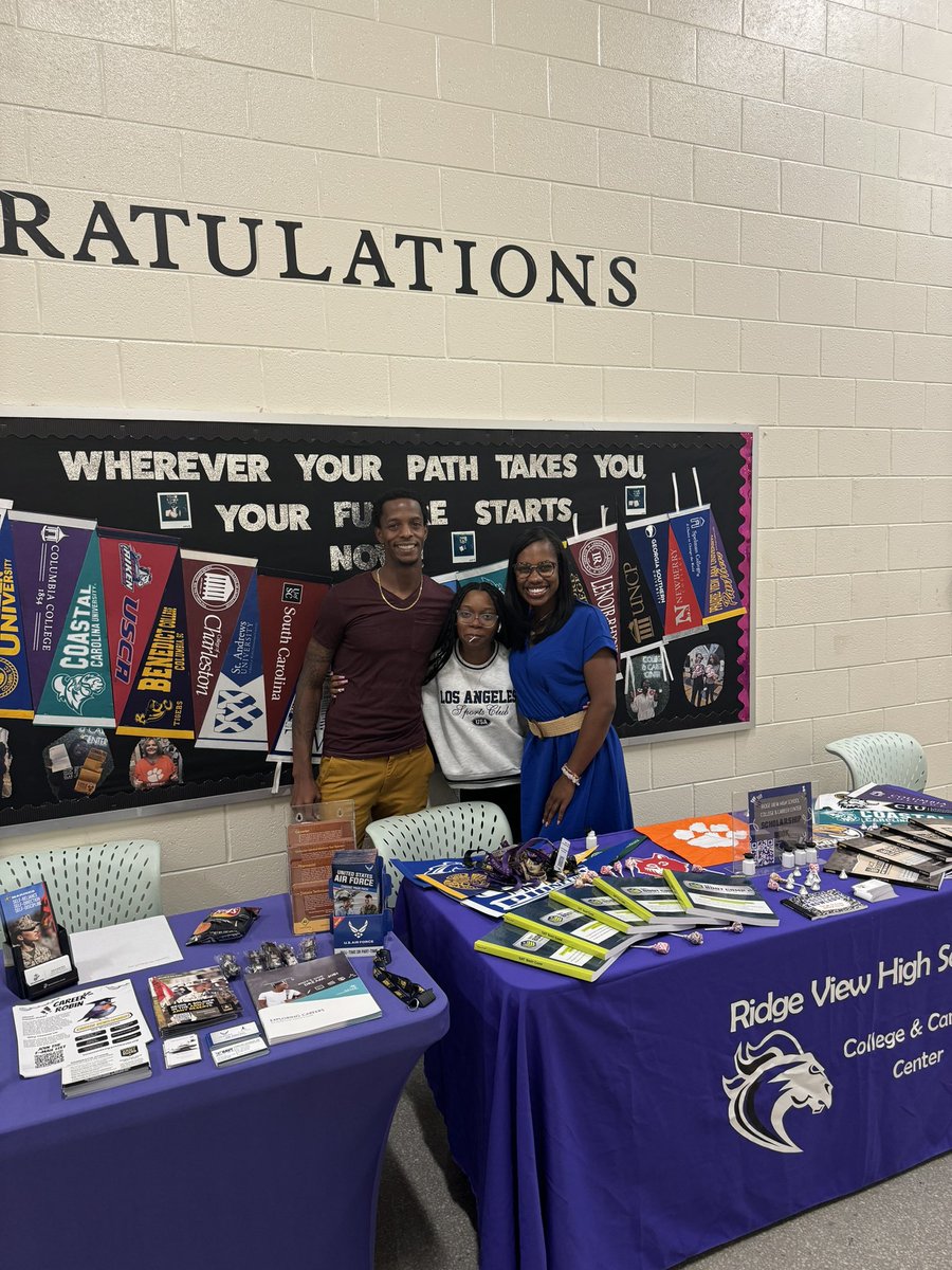 Astephens_WHS's tweet photo. Fall Open House at The View.
#ItTakesaVillage #PurposeDriven #FutureReady #SettingRecords @DrBrendaMack @RichlandTwo
@Sabrina_suber @DarciSRush @RVHS_Counseling  @rvhs https://t.co/0IiMeyomMk