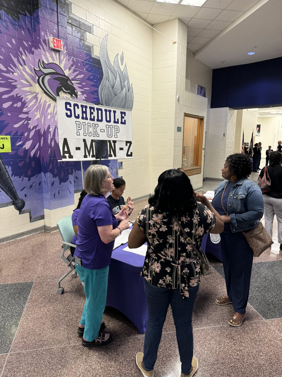 Astephens_WHS's tweet photo. Fall Open House at The View.
#ItTakesaVillage #PurposeDriven #FutureReady #SettingRecords @DrBrendaMack @RichlandTwo
@Sabrina_suber @DarciSRush @RVHS_Counseling  @rvhs https://t.co/0IiMeyomMk