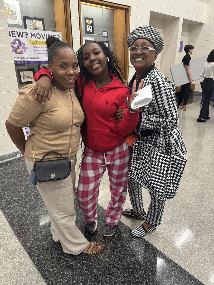 Astephens_WHS's tweet photo. Fall Open House at The View.
#ItTakesaVillage #PurposeDriven #FutureReady #SettingRecords @DrBrendaMack @RichlandTwo
@Sabrina_suber @DarciSRush @RVHS_Counseling  @rvhs https://t.co/0IiMeyomMk
