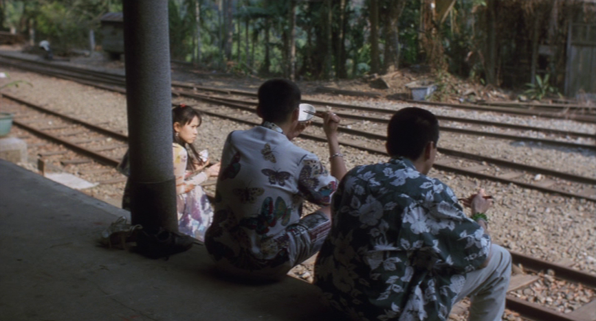 watashitachihe's tweet photo. Goodbye South, Goodbye
南國再見，南國
Hou Hsiao-hsien, 1996 https://t.co/8RnBOYV6nC