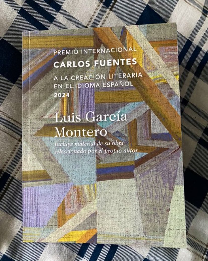 UrieldeJesus02's tweet photo. El poeta Luis García Montero recibió esta mañana el Premio Internacional Carlos Fuentes a la creación literaria y recordó a la muy querida Cristina Pacheco quien fuera amiga suya y de Almudena Grandes. @lgm_com https://t.co/JN15kq2UVM