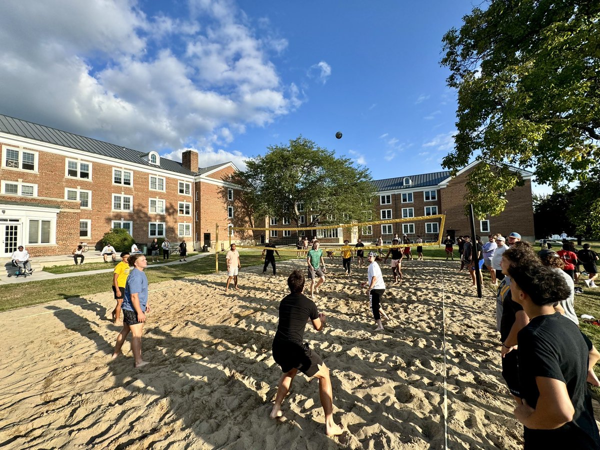 AdrianCollegeFB's tweet photo. Great way to end the evening with some on campus sand volleyball! 🏐 https://t.co/l03pv0saPi