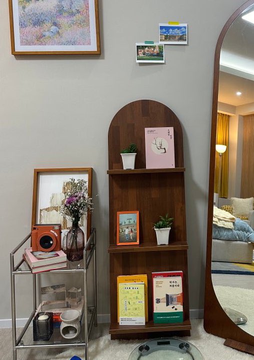 hyunwoo is the type of husband who would take pictures of your every precious moment tgt, develop them, and would either make an album out of them or paste them around the corners of his apartment IM CRYING