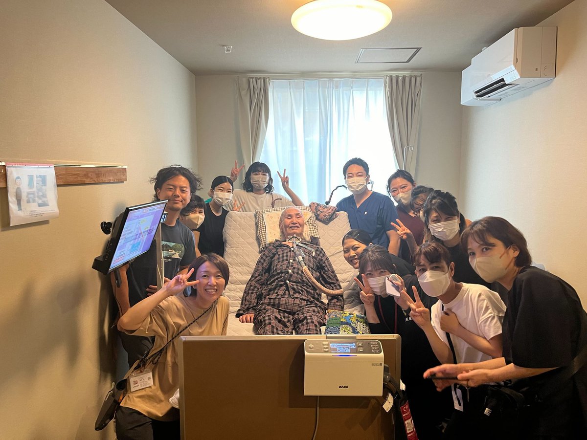 本日を持って一時入居者さんが自宅に戻られます。

こちらの方は1ヶ月前に病院から転居され、地域ケアステーション八千代の看護師たちとLYKKEみいけにてご家族への吸引指導、介護士への吸引指導を実施し、万全の自宅復帰に向けた準備を進めてきました。