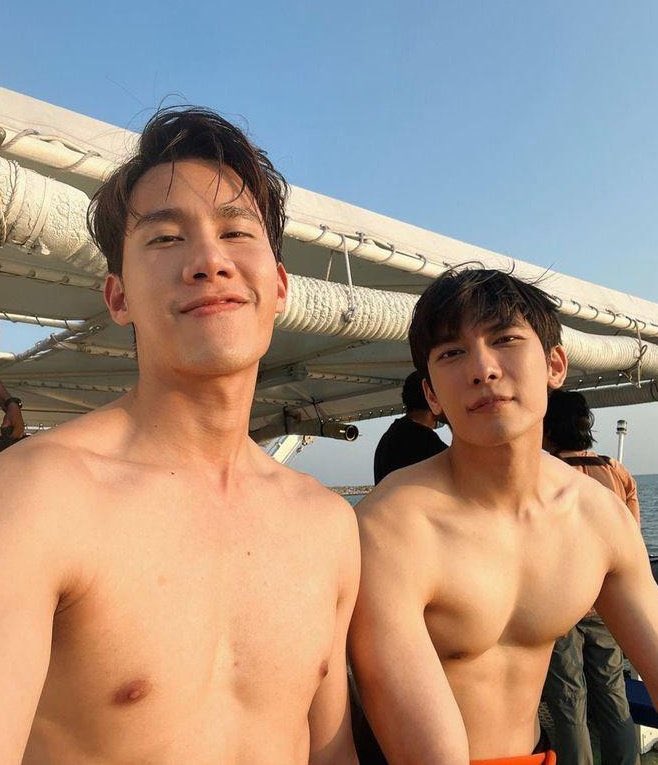 hubboyslove's tweet photo. A LUA DE MEL?! 🗣️ #MewTul aproveitaram a tarde de hoje em uma praia, no Rio de Janeiro!

Mew postou dois stories mostrando a vista para as águas cariocas e o Cristo Redentor. https://t.co/UUy8aa9cK1