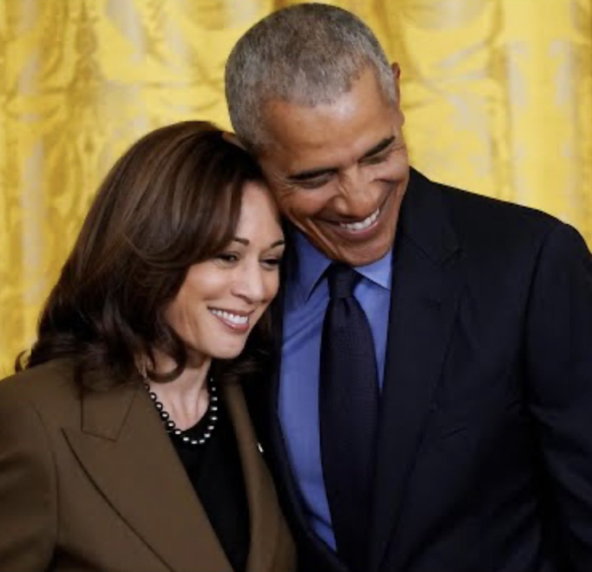 AZ_Brittney's tweet photo. BARACK OBAMA

First Black US President

Harvard Law School Graduate 

Won the Nobel Peace Prize

Appeared on 48 magazine covers

Expert b-ball player

Married to Michelle for 31 years

Drop a 💙 and Repost if you’re looking forward to his speech at the DNC Convention tonight! https://t.co/WWC0SQSN6w