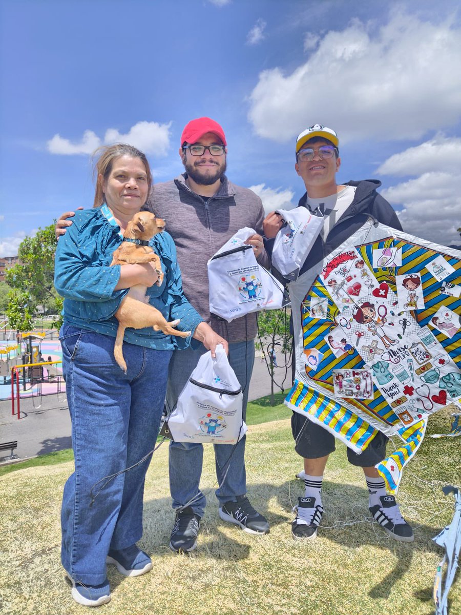 SubRedSurOcci's tweet photo. #SOmosMÁSBienestar🪁🌳 Este fin de semana disfrutamos nuestro primer festival de cometas en el #ParqueTimiza, fortaleciendo lazos familiares y apoyando a la Fundación María José con la recolección de tapas plásticas. 👨‍👩‍👦‍👦 https://t.co/HtWVTtNO34