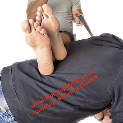 MasterThor88's tweet photo. Focus on my giant feet on the back of a paying slave! #NewProfilePic https://t.co/riPijQjX8i