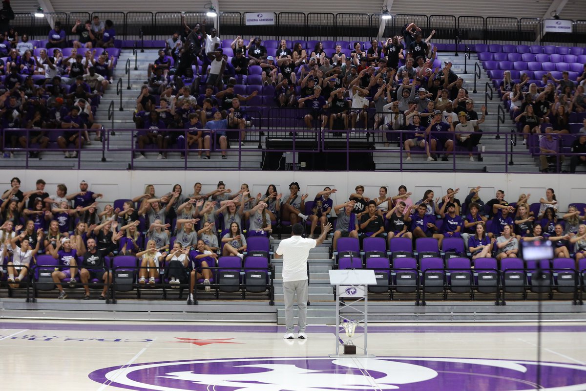 Lions Supporting Lions 🤝

What a way to kickoff the 2024-25 season!

#RaiseTheROAR | #RoarLions 🦁
