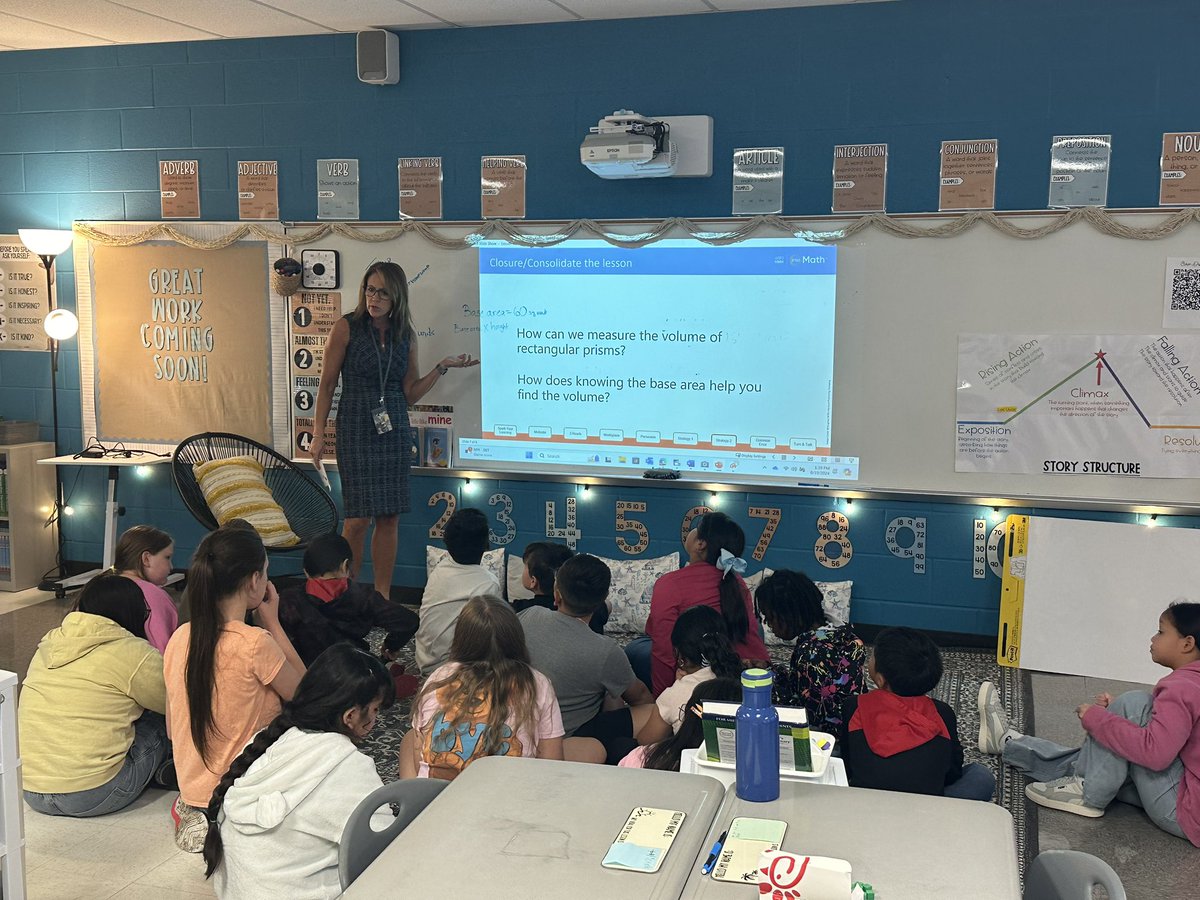 MrsElliott_JCE's tweet photo. Huge shoutout to @SusanLoveless23 for conducting demo lessons for our 2nd-5th grade teachers!! We love learning from you! @JCElem_RCS  #JCEProud https://t.co/9SO8WRlT6m