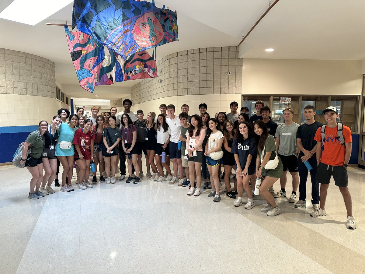 Thankful to have Duke Project BUILD students on campus yesterday and today, helping staff prepare to welcome our Falcons!  A great example of our community producing #FalconLift for take off! #AcademicsCultureCOMMUNITY <a href="/DukePBUILD/">DukeProjectBUILD</a> <a href="/FVFalcons/">Forest View Elementary</a>