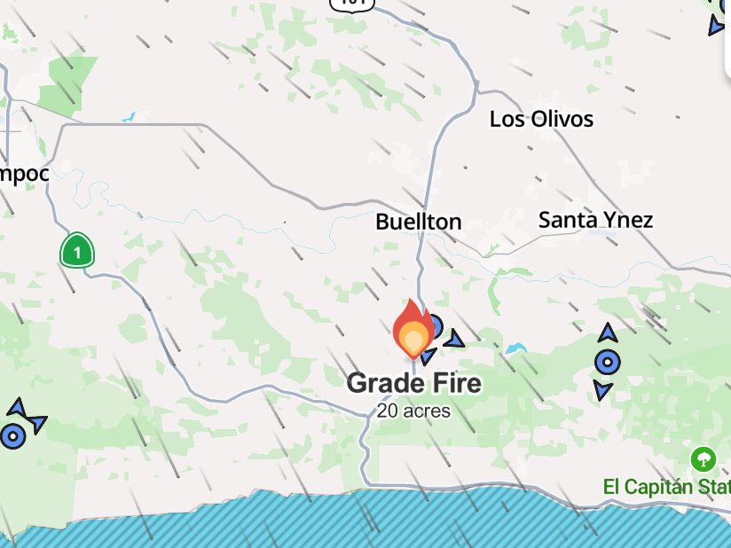 MysticalDr16900's tweet photo. #GradeFire started around 4:38 in Santa Barbara county, cause of fire remains unknown. HIGH LEVEL smoke is being produced by this fire. Many structures threatened. Fire is currently 20+ acres. Sundowner winds are expected tonight, this might cause the fire to spread rapidly. https://t.co/SDGv7sNscj