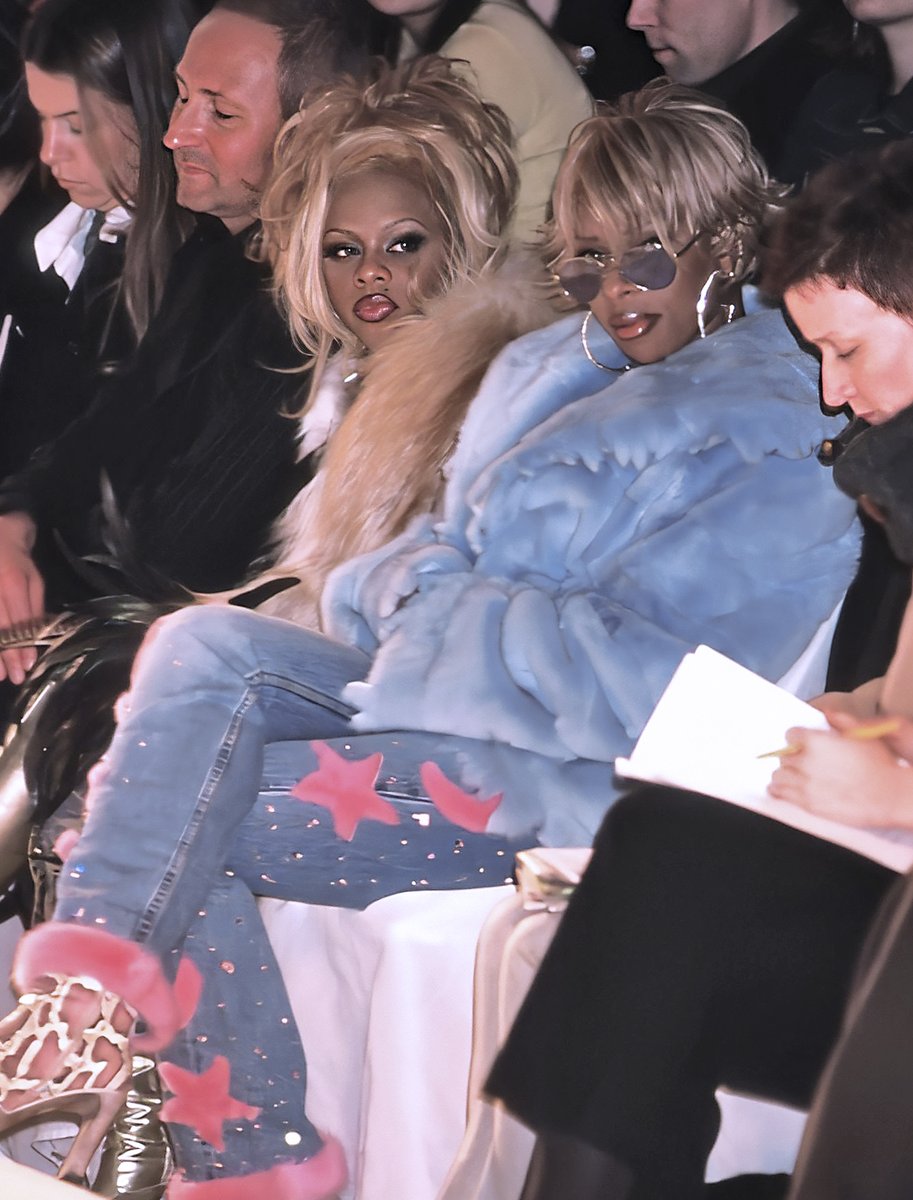 lil' kim and mary j blige at marc bouwer fashion show in 2000.