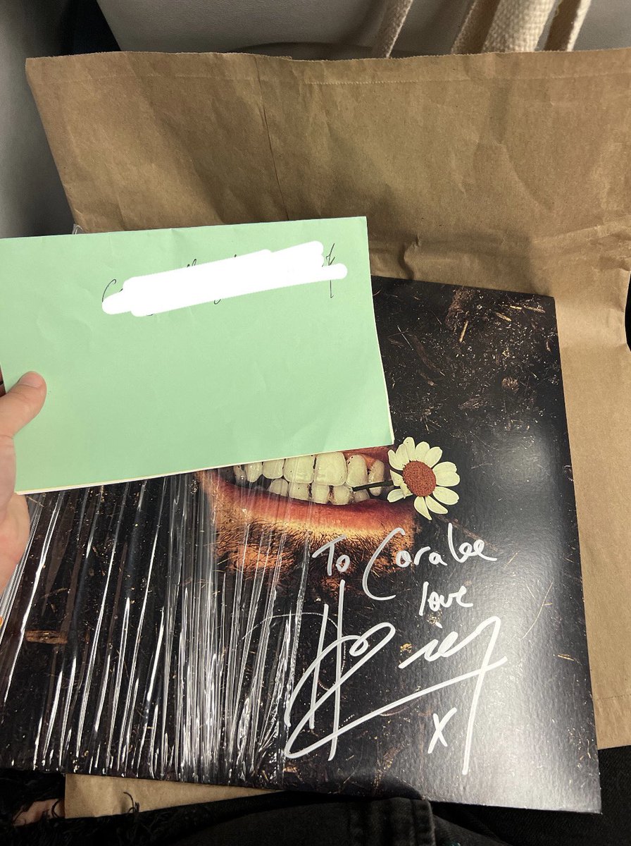 keepdrivincora's tweet photo. it’s already been a year since i met andrew, and i don’t think i can ever express how much meeting him means to me 😭 gonna go be sad about it now https://t.co/Vz8L0VJAOi