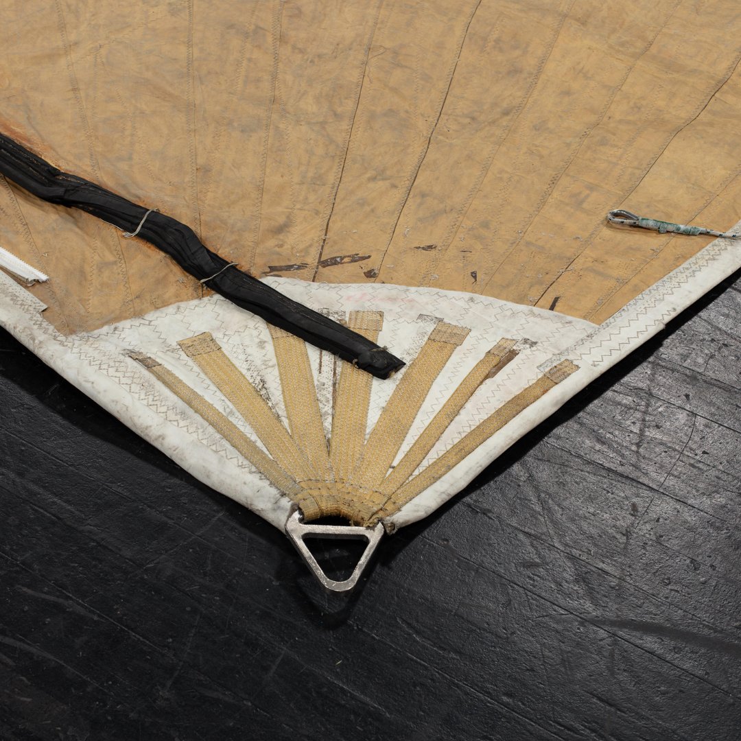 nz_maritime's tweet photo. This sail, is one of twenty made for the KZ1 vessel, which stands outside the NZ Maritime Museum. Designed by Bruce Farr & built in just 24 weeks, KZ1 was a groundbreaking carbon fiber yacht with a towering 46.5-meter mast.
NZMM1990.95.4 https://t.co/HNGGpYOrkN
#NZMMDigitisation https://t.co/fInJdiSnFW
