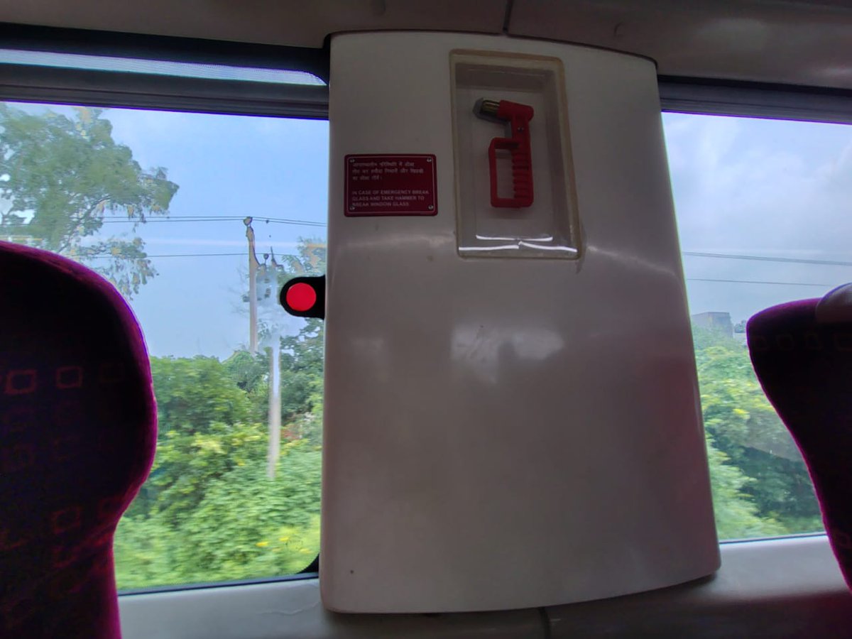 its_jha_2001's tweet photo. I opted for a window seat on Vande Bharat, train number 22488, and got this...
What kind of design has Indian Railways adopted for their trains? @IRCTCofficial https://t.co/zoFrHDDKHp