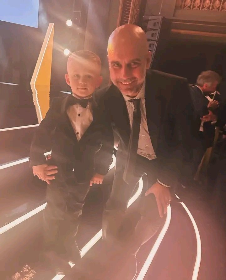 Esport070's tweet photo. Pep Guardiola and El Wey. #BBNaija #benbvolliefde #March2Parliament #Manchesterc https://t.co/xPrxR0SYsG