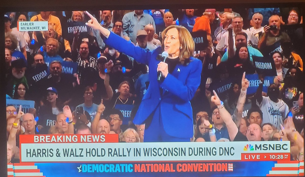 PMACampbell's tweet photo. Speaking of crowd sizes ๐๐พ... #Kamala4President2024 #HarrisWalz2024 #DNC2024CHICAGO #WisconsinRally https://t.co/zXt1MLM5Gs
