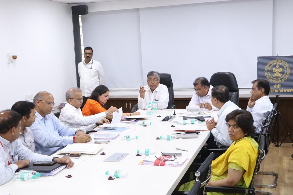 officeofdadaP's tweet photo. शासकीय तंत्रनिकेतन इमारतींच्या बांधकामासंदर्भात मंत्रालयात आयोजित आढावा बैठकीस मंत्री चंद्रकांतदादा पाटील यांनी सहभाग घेऊन तंत्रनिकेतन इमारतीचे बांधकाम दर्जेदार करण्याच्या सूचना संबंधितांना दिल्या.
 
#उच्चवतंत्रशिक्षण https://t.co/LT5vxCcxa8