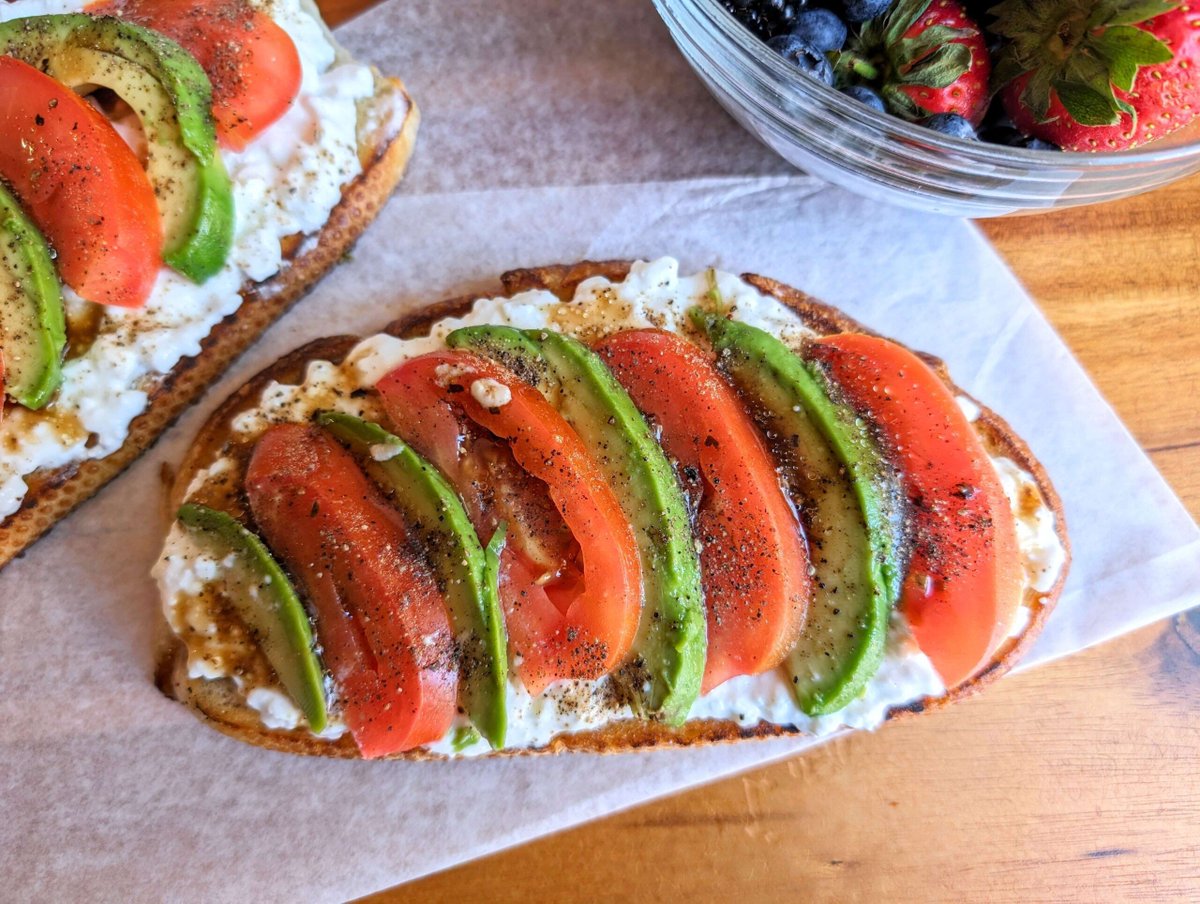 vegecravings's tweet photo. Upgrade your snack with this Cottage Cheese Avocado Tomato Toast! 🥑🍅 Quick, healthy, and full of flavor. Recipe here: https://t.co/kJs1aY2R4R

#HealthyEating #AvocadoToast #EasyRecipes https://t.co/DaKMRSTpJC