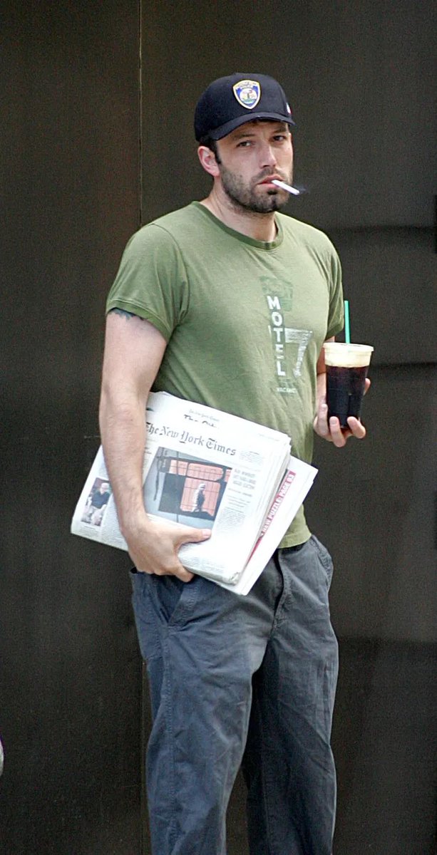 eac1022's tweet photo. fingers crossed for more “Ben Affleck smoking cigarette” memes to come out of this divorce from JLo https://t.co/N0jX37Kmri