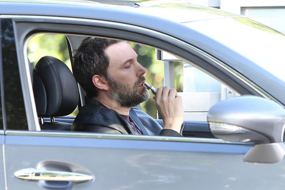 eac1022's tweet photo. fingers crossed for more “Ben Affleck smoking cigarette” memes to come out of this divorce from JLo https://t.co/N0jX37Kmri