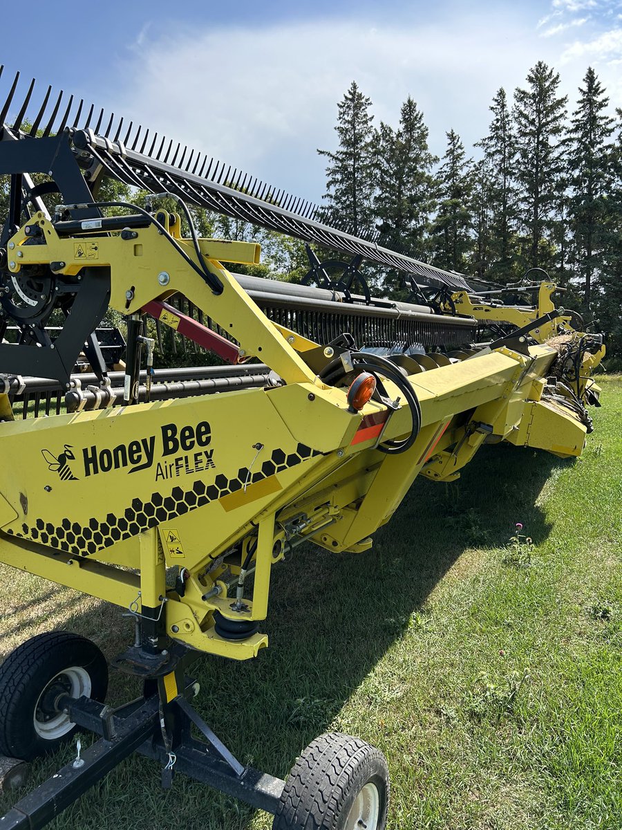 2013 Class Lexion Combine for sale. Duals
Trimble guidance 
Cebis
Approximately 300 hours on sunnybrook concaves, cylinder and impeller 
P516 pick up
2341 engine hours
1609 separator hours

2016 Honey Bee Airflex 240 for sale
340 hours on header