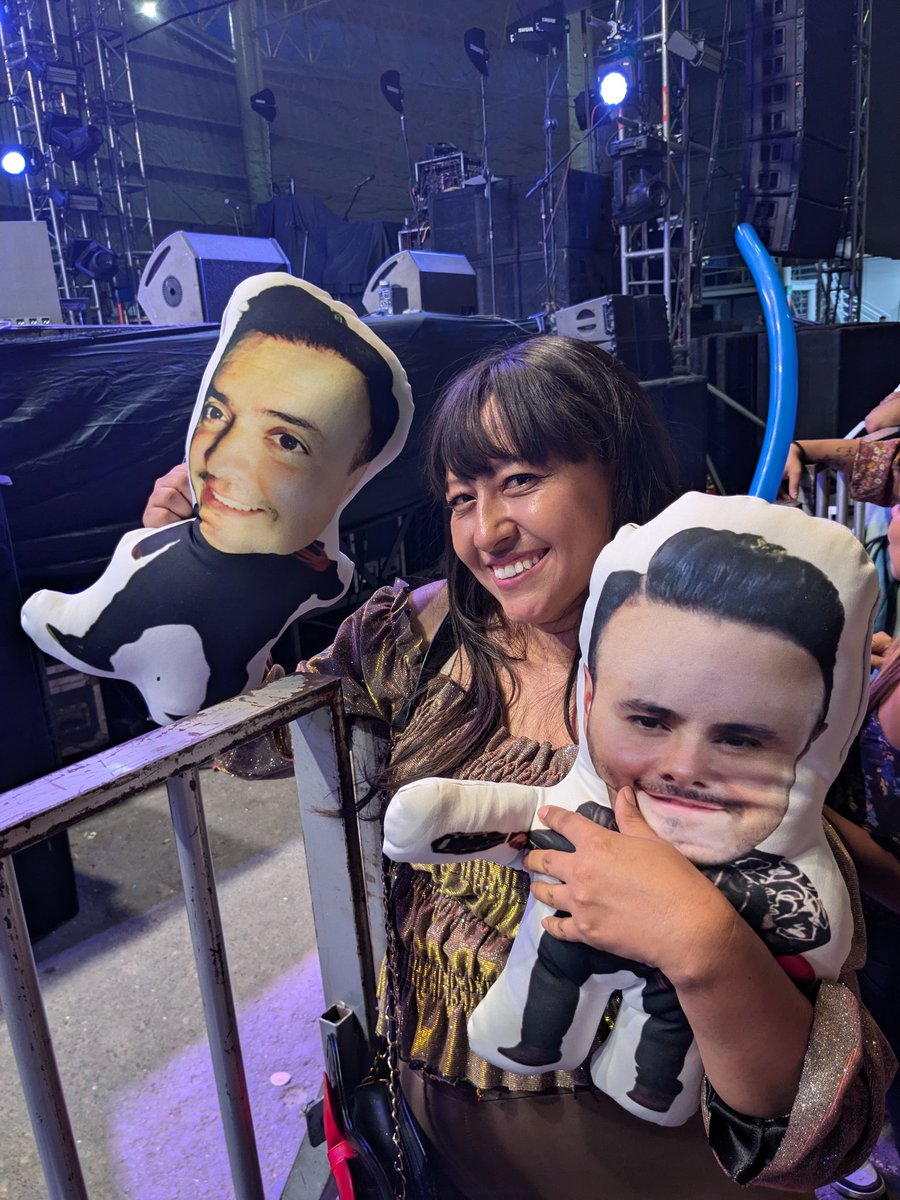 IKJeannelle's tweet photo. Ya lista para #OirAmor con @RioRomamx @JoseLuis_Roma @Raul_Roma 😍😍😍 https://t.co/l6X75T9iy6