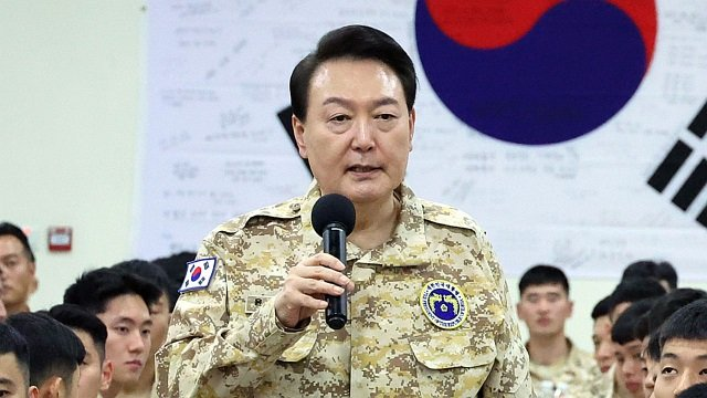 엘리자베스 여왕 조문 거절, 바이든/날리면, 회식으로 미국하원의장 방한면담 취소, 우리의 주적은 "이란"이라며 자진해서 중동갈등 자극.

그리고 미국 정부가 용산 대통령실 도청을 한 것 까지.

이 모든 외교참사가 윤석열 정부 취임 1년 안에 일어났습니다.