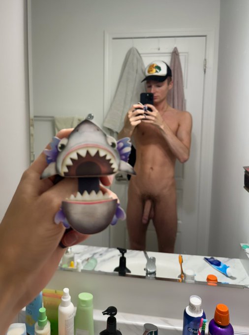He bites https://t.co/rcGqGPY6ud