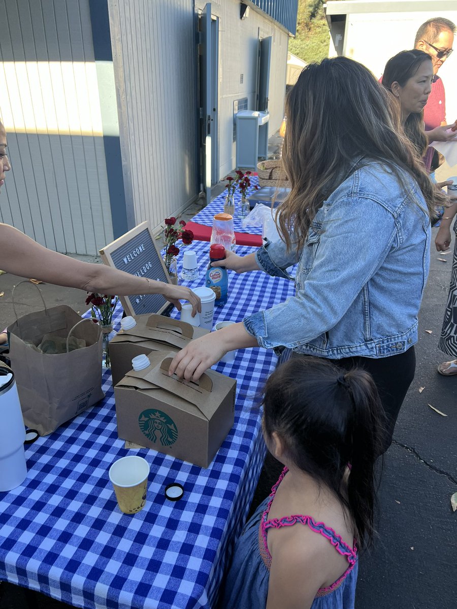 PrincipalDrKim's tweet photo. What a fabulous 1st day of school at Bergeson! It’s the best seeing our kids and families again full of joy, hope and excitement for the new school year! @BergesonES https://t.co/X7DK0n55XV