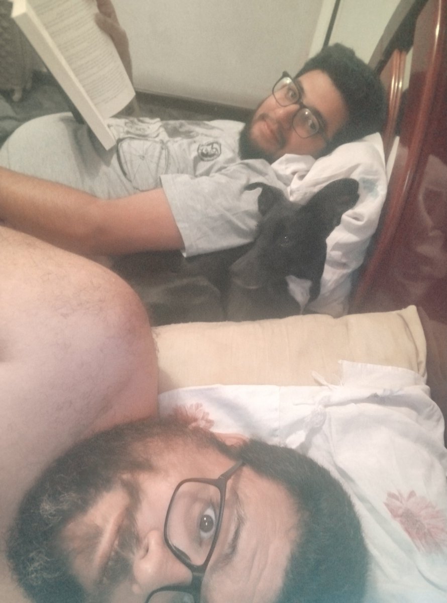 gilproque's tweet image. Olha onde a outra se encaixa pra dormir! É muito folgada, mano.