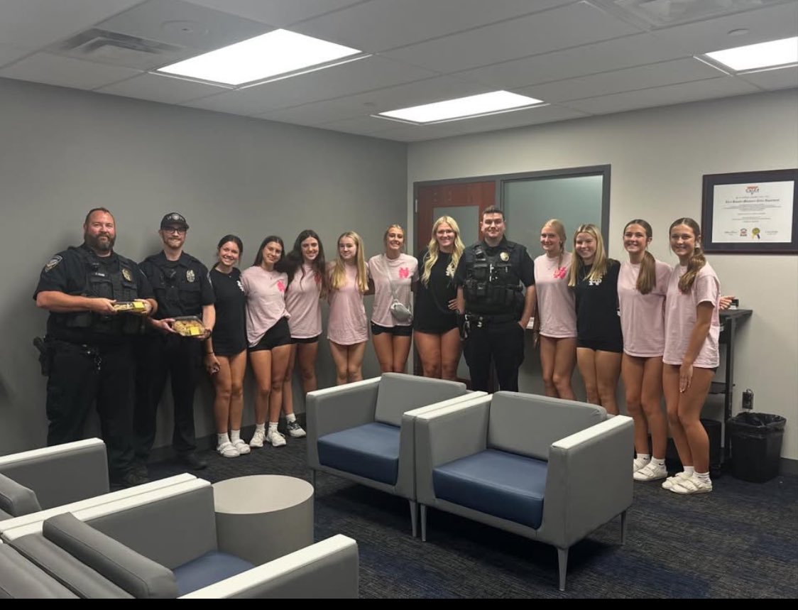 LSNvolleyball's tweet photo. LSN VB takes on some community service today!! 12 different groups went to different places and gave out cookies to show our appreciation for what they do ❤️❤️ https://t.co/Z7ltVYH3gi