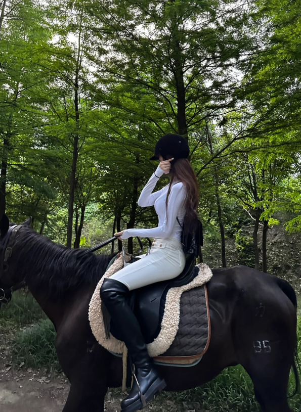 Xinli in midsummer is the gentleness of leaves shaken by the wind and the intoxication of the fragrance of flowers