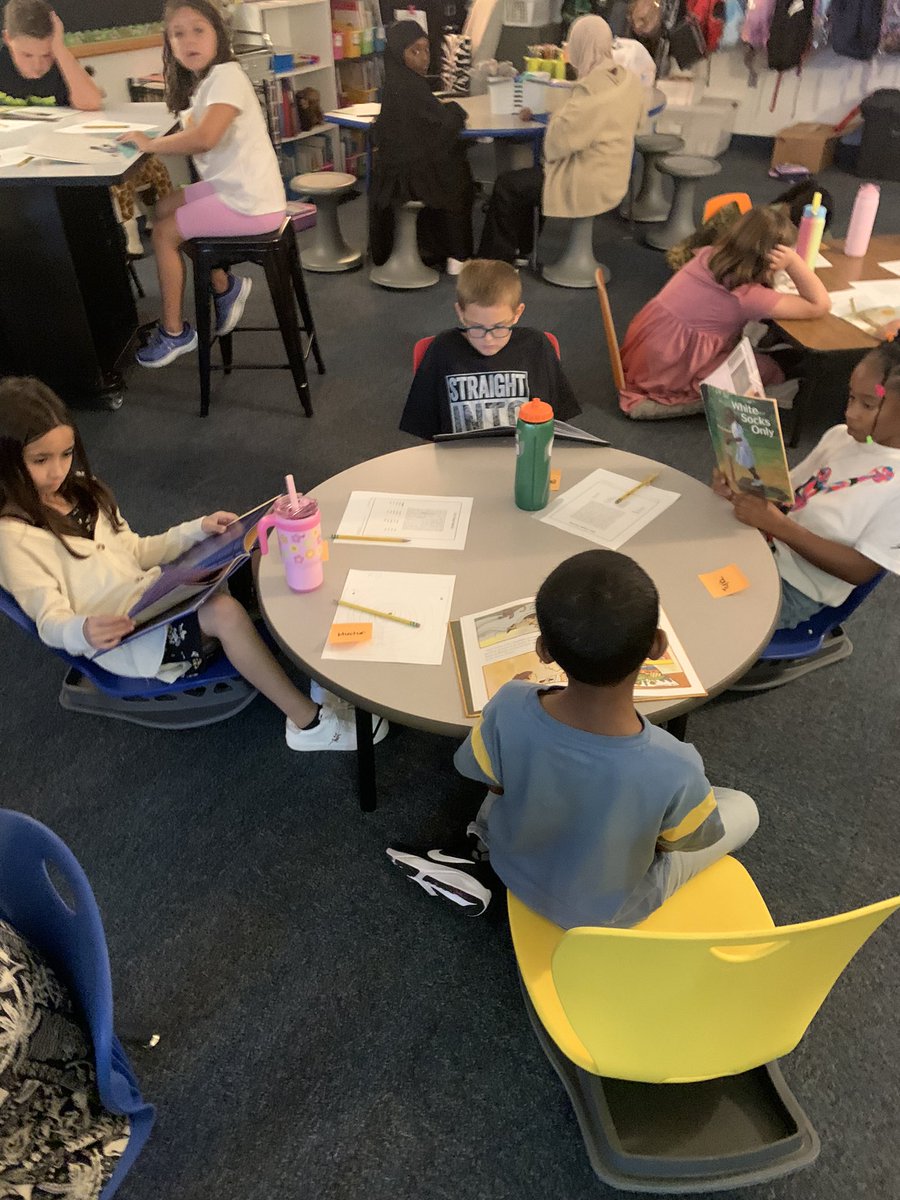 MrsZamora_ctes's tweet photo. #NKC1stDay was a success for these @ChouteauSchool 3rd graders!!!! Looking forward to a wonderful year together! @NKCSchools #learningwithdragons https://t.co/eqVYANI89X