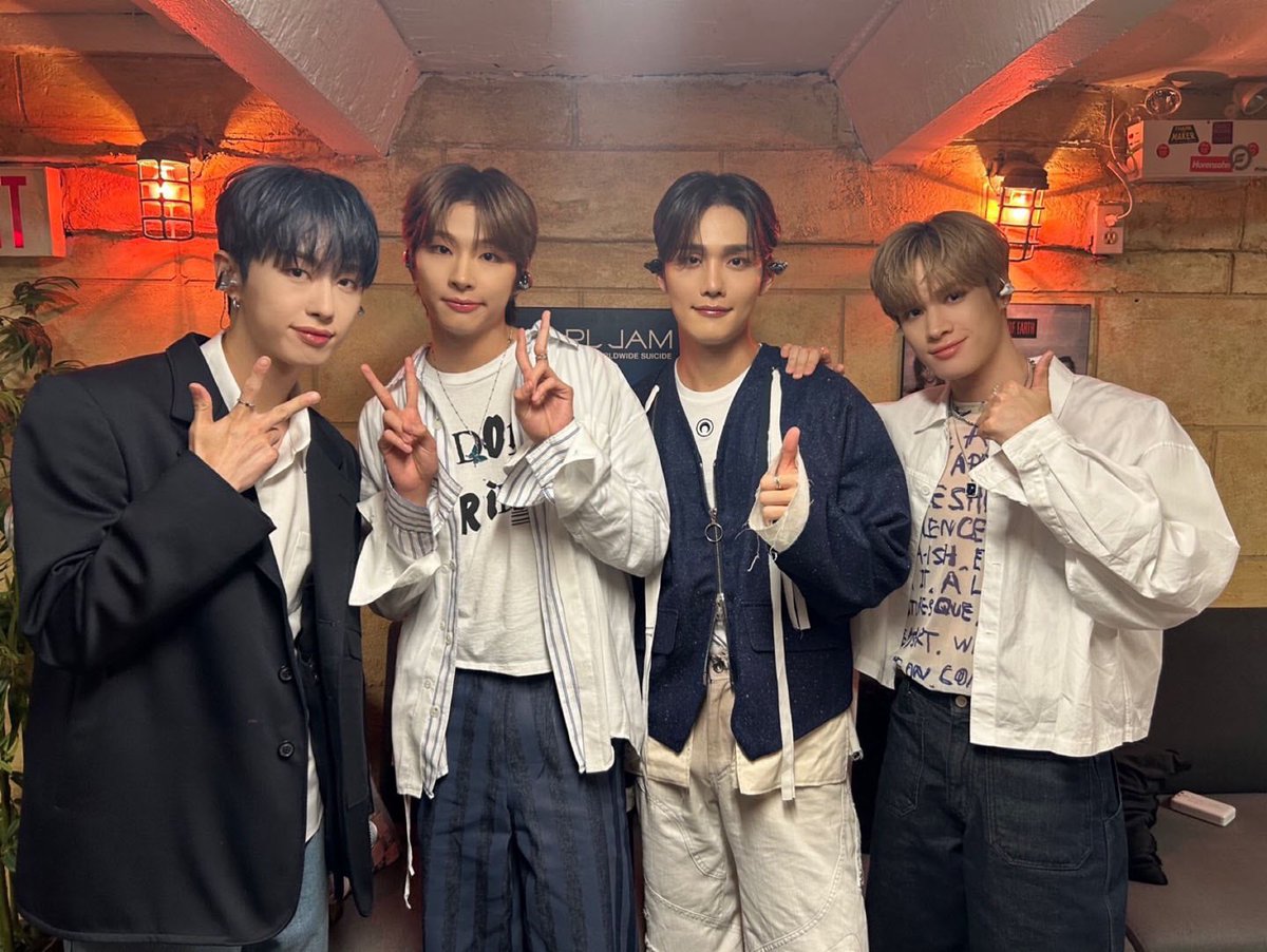 BDU4official's tweet image. [📸]
B.D.U First World Tour for Wishpool: Flash &amp;amp; Light 💫

Thank you, Toronto 😘
We love you. See you again Toronto 💓

#BDU #비디유 #BDUtourforWISHPOOL
#BDU_In_Toronto #Canada