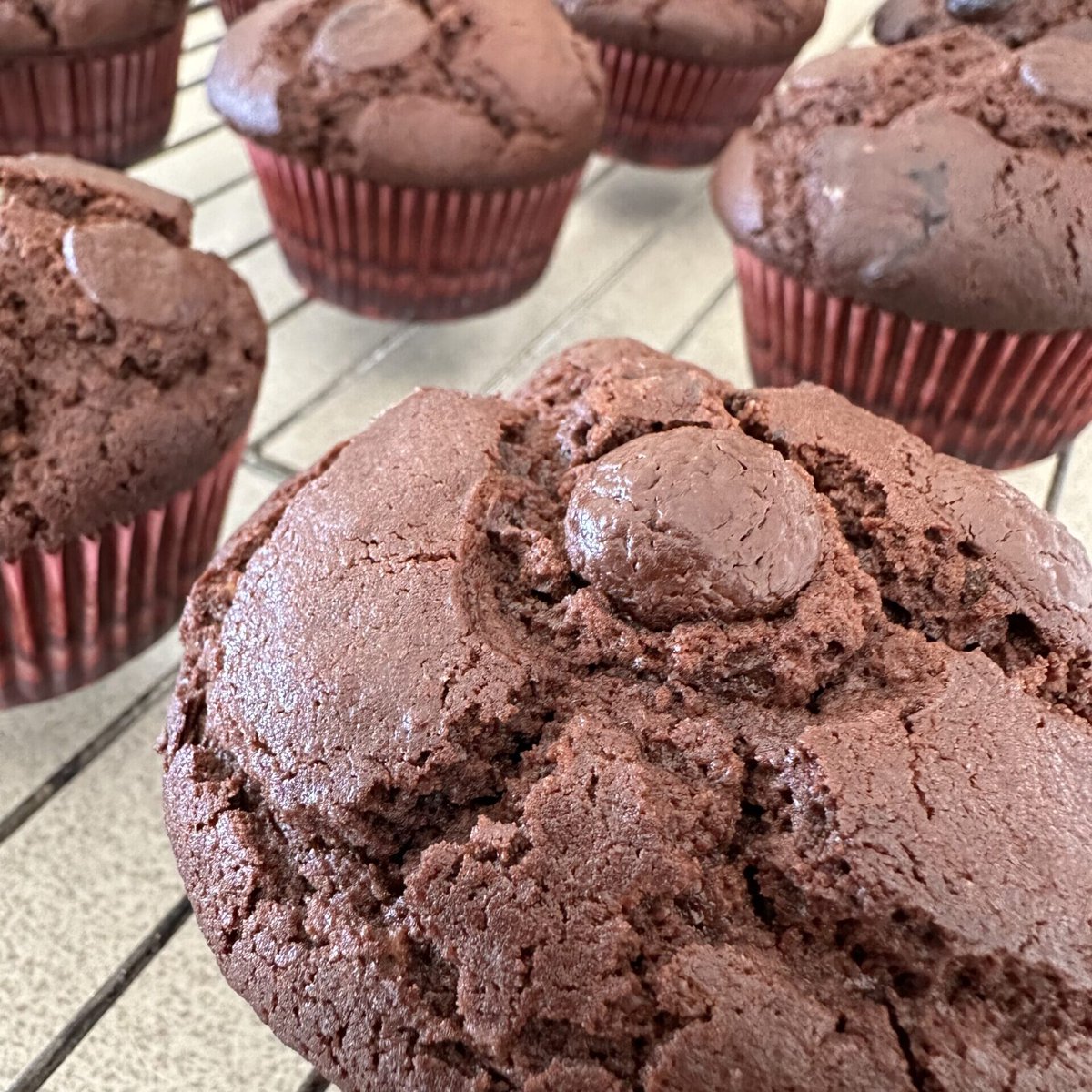 the_cafecat's tweet photo. The Olympic Chocolate Muffin that went Viral: Norwegian swimmer Henrik Christiansen uploaded a TikTok reel reviewing the meals in the Olympic village in Paris.There was pesto pasta, pork skewers, shrimp dumplings and chicken gyoza, all of which he gave… https://t.co/y7efK21l61 https://t.co/GohUviQwgp