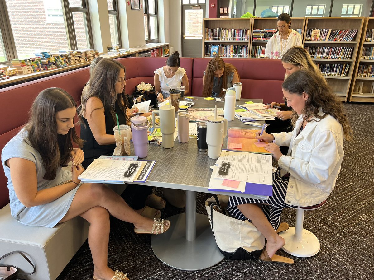 LaurenKaufmanGC's tweet photo. I loved spending time with our new Garden City K-5 teachers this week, focusing on high-leverage literacy instruction and practices. We’re so fortunate to have you with us! #GCGrows https://t.co/o0svBaX6cp