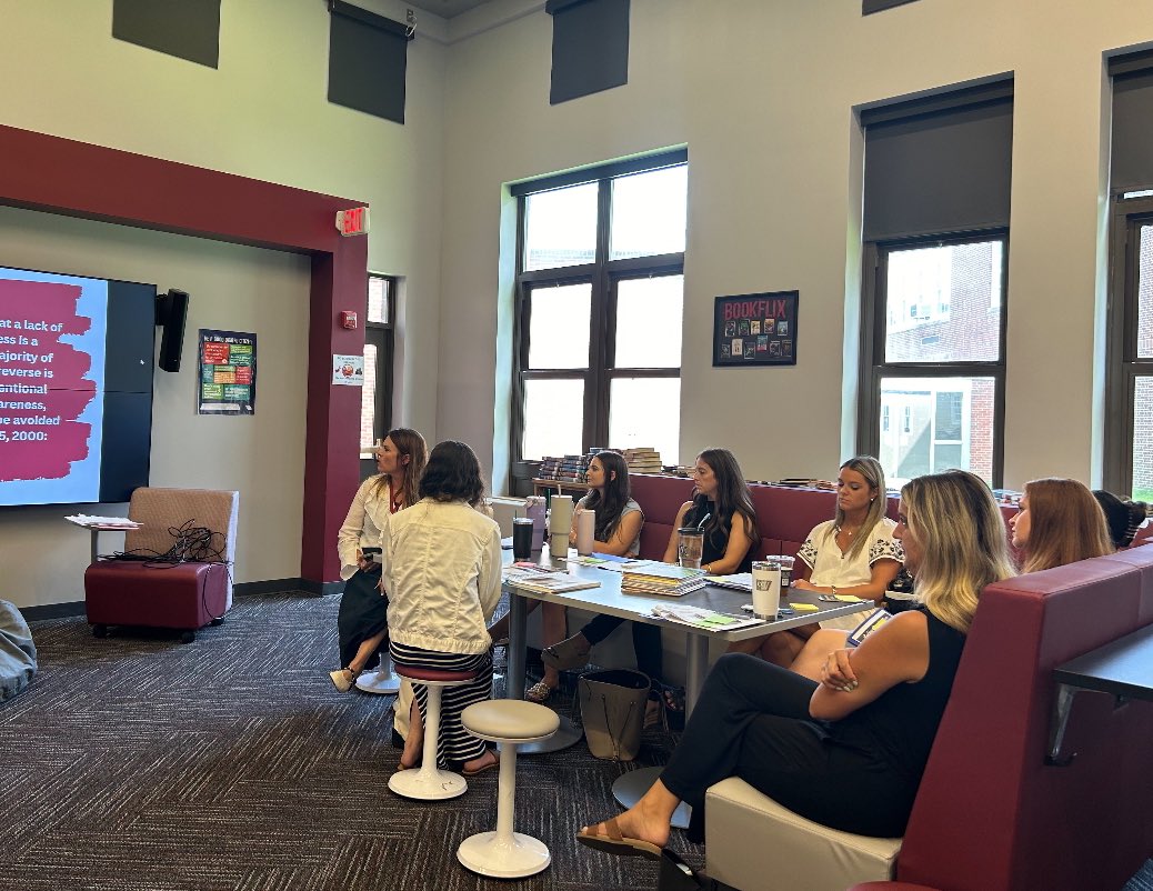 LaurenKaufmanGC's tweet photo. I loved spending time with our new Garden City K-5 teachers this week, focusing on high-leverage literacy instruction and practices. We’re so fortunate to have you with us! #GCGrows https://t.co/o0svBaX6cp