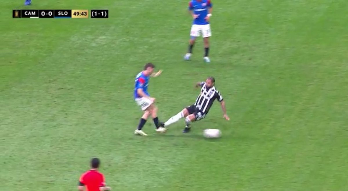 estebanedul's tweet image. San Lorenzo no tiene nada que reprocharse, fue mas que Mineiro acá y allá. Pagó carisimo el error de Altamirano y un cabezazo. 
Además esto era roja.