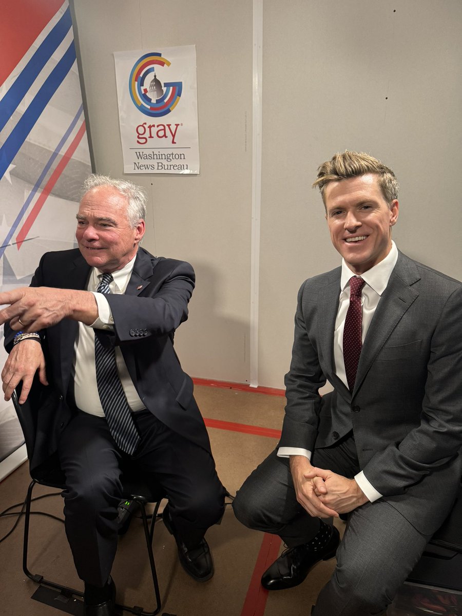 White House Correspondents Insider (@whcinsider) on Twitter photo ๐Spotted at the #DNCConvention2024: <a href="/MarkWarnerVA/">Mark Warner HQ</a> and @TimKaine with @GrayDCNews <a href="/GrayTelevision/">Gray Television</a> reporters ๐Spotted at the #DNCConvention2024: <a href="/MarkWarnerVA/">Mark Warner HQ</a> and @TimKaine with @GrayDCNews <a href="/GrayTelevision/">Gray Television</a> reporters