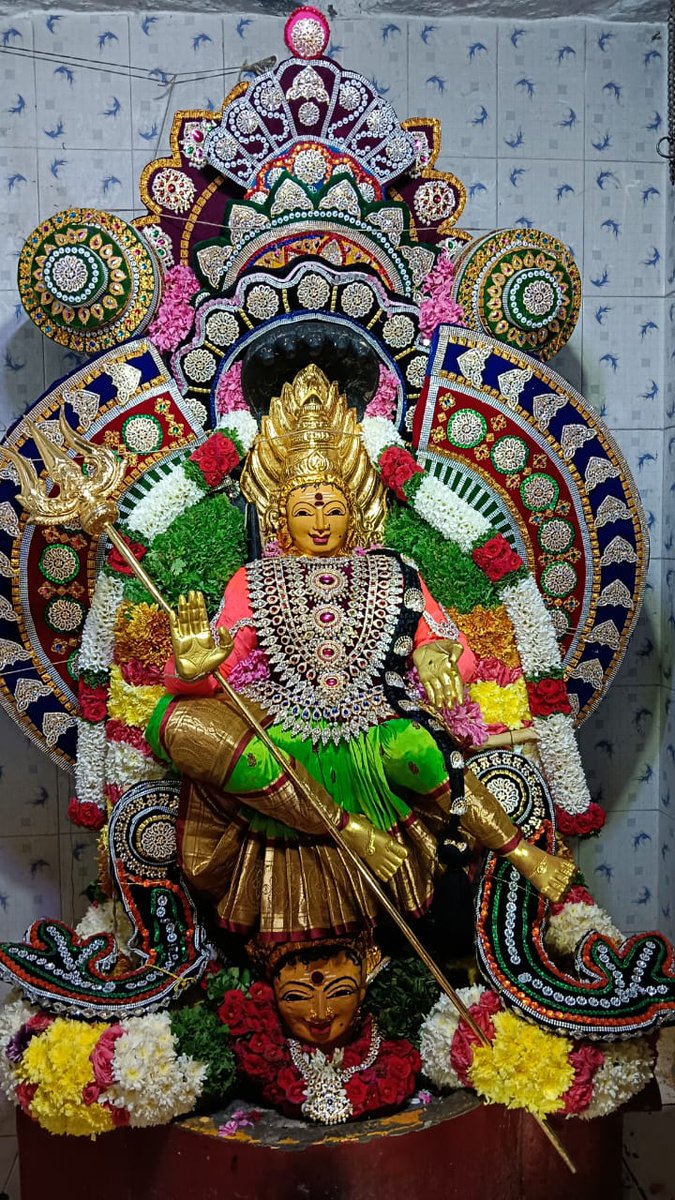 SelangoSamy's tweet photo. 🔥🌺🕉️ ஓம் ஸ்ரீ பொன்னியம்மன் அருள் ஆசி பெற்று அனைவரும் நலமாக வாழ வேண்டும் திருப்பத்தூர் மாவட்டம் வாணியம்பாடி அடுத்து மேட்டுப்பாளையம் திருவிழா அன்னைக்கு குமுளிக்கு காணிக்கை செலுத்தினார் வாழ்க வளமுடன் அனைத்து பக்தர்கள��ம் அம்மனுடைய அருள் ஆசி பெற வேண்டும் https://t.co/OsXzAY2zRC