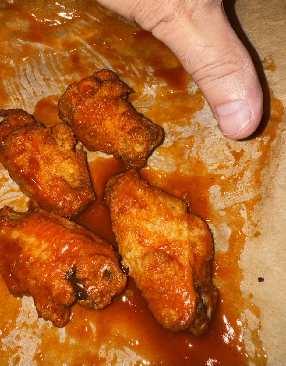 thedonyager's tweet photo. Do not even bother ordering  @dominos wings. This is my thumb. I think these are quail wings and not chicken wings. We may suffer inflation but this is truly depressing. Do not waste your money. Thanks for literally nothing Oro Valley Arizona @dominos !!! https://t.co/Q1HGG5e1Az