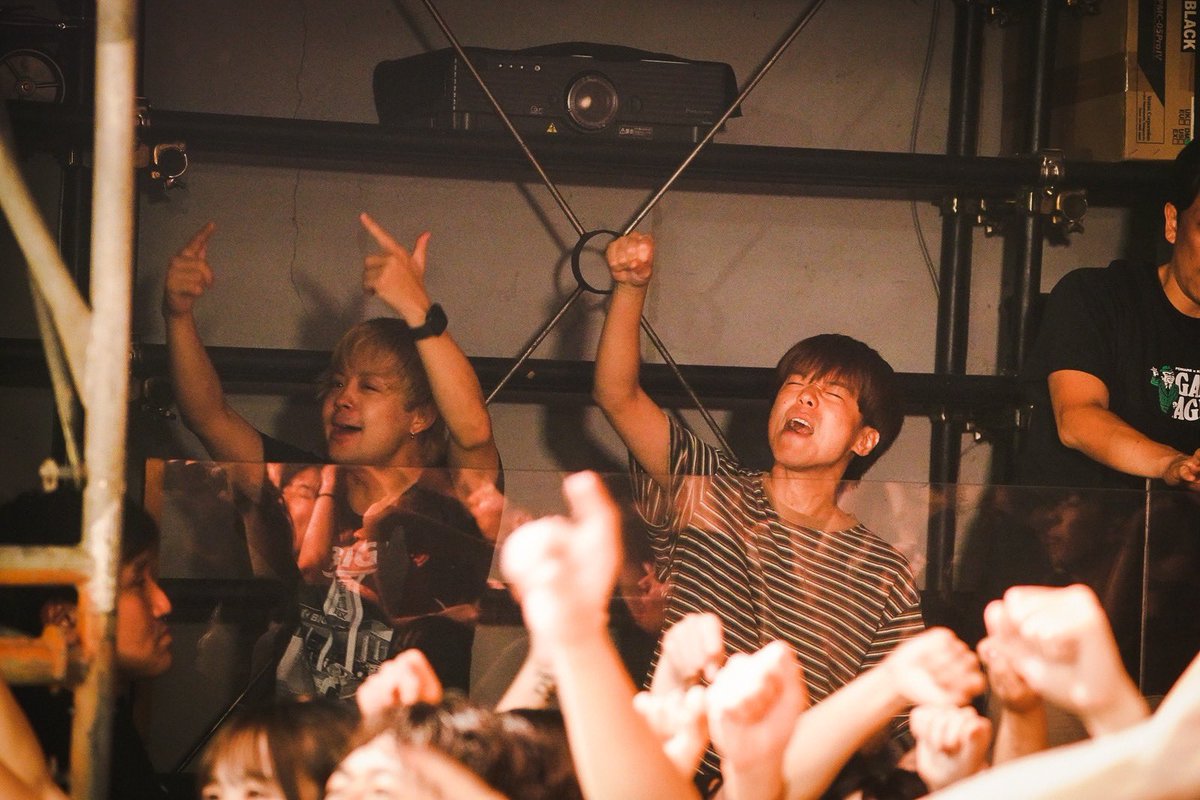 AMADA__SHINSUKE's tweet photo. GANG AGE ファイナルでした。
郡山HIP SHOT JAPAN 

2年前にKUZIRAがこの箱に連れて来てくれた日の打ち上げ終わりに、ベロベロで何かやろうって話してたんだけど、それがGANG AGEになった。
昨日ファイナル終えて打ち上げ始まって思い出してハッとした。
ありがとう福島、東北、ライブハウス！！ https://t.co/tscX63hkCU