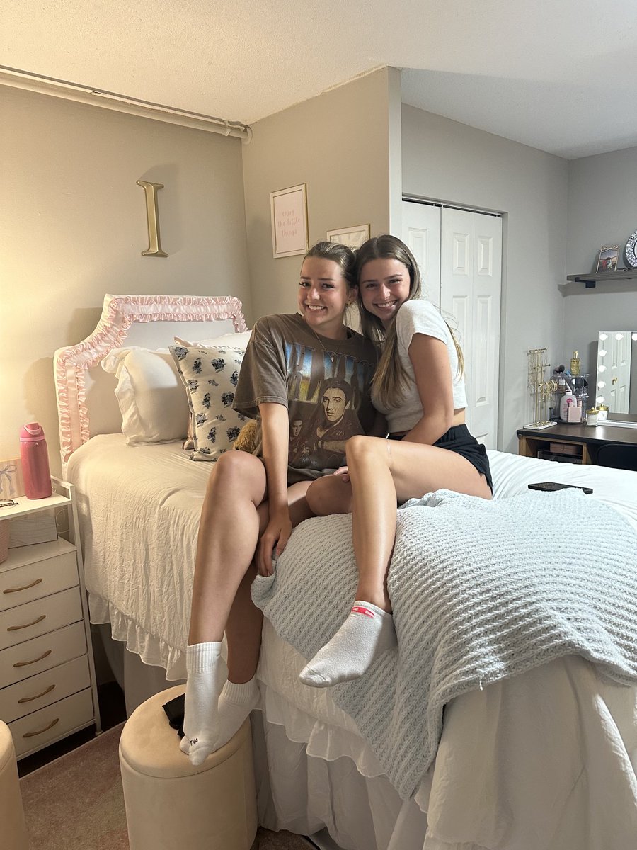 Big Sister always there for her. ❤️ and besties!