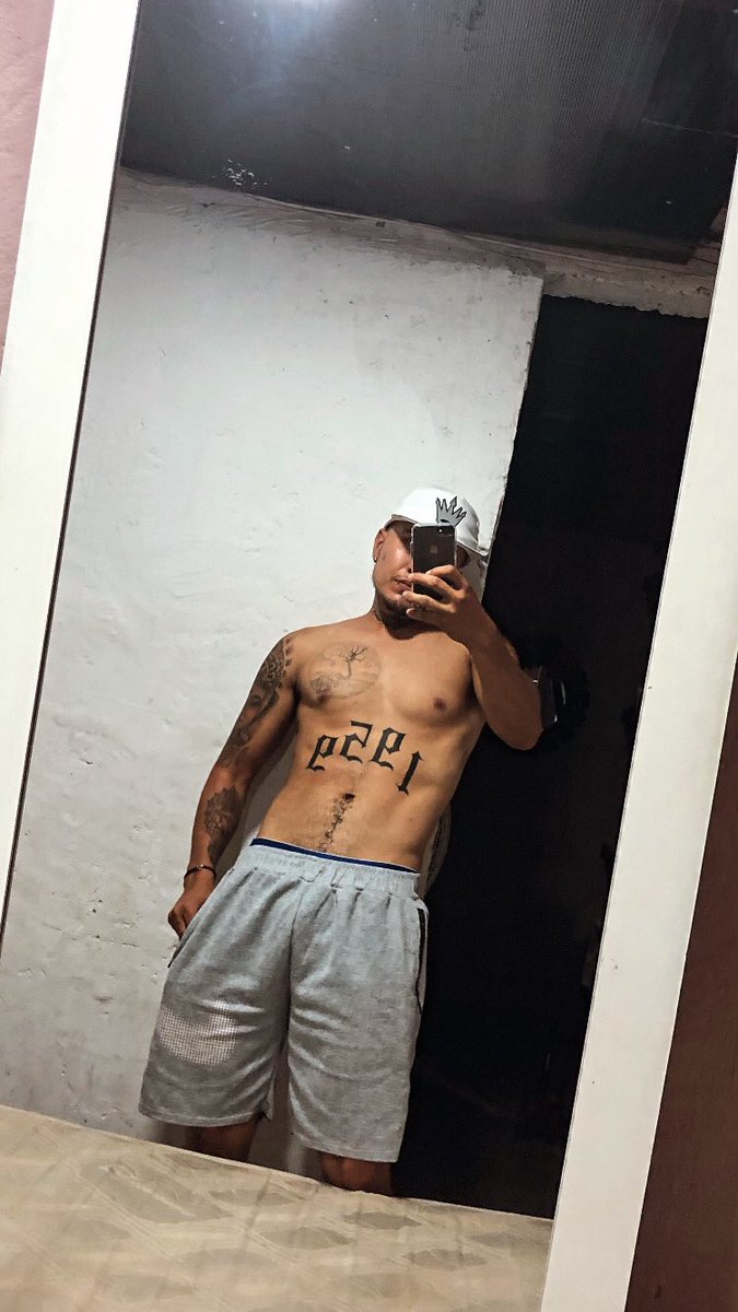 GiraldoJosh's tweet photo. Que calooooor 🥵

#hombres #latinboy https://t.co/d8Spnc4JQZ