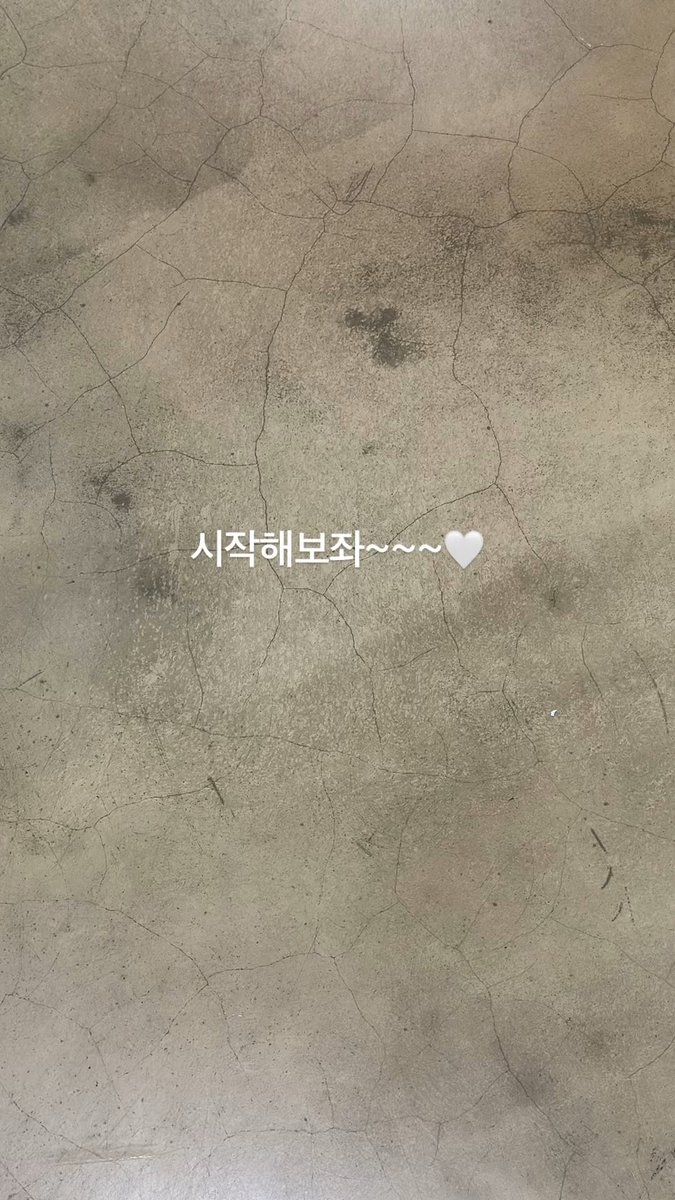 weverseweeekly's tweet photo. [240819] #Zoa #조아 Moment

🦌 let's get started~~~🤍 https://t.co/l4bAWYnoi7